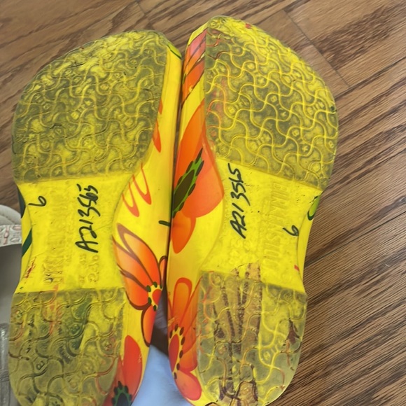 Cute floral Birkenstock’s Size: 9 - Picture 3 of 3